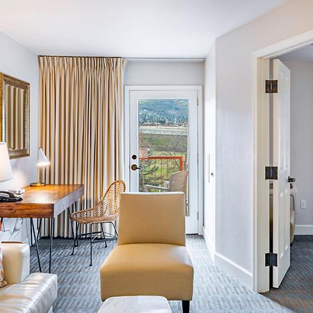 Ashland Hills Hotel & Suites מראה חיצוני תמונה