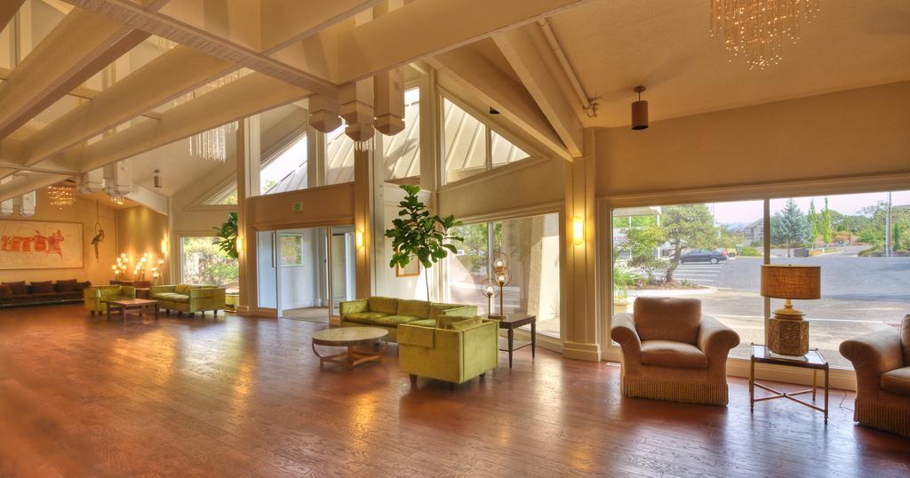 Ashland Hills Hotel & Suites מראה חיצוני תמונה