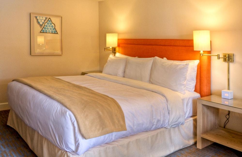 Ashland Hills Hotel & Suites מראה חיצוני תמונה