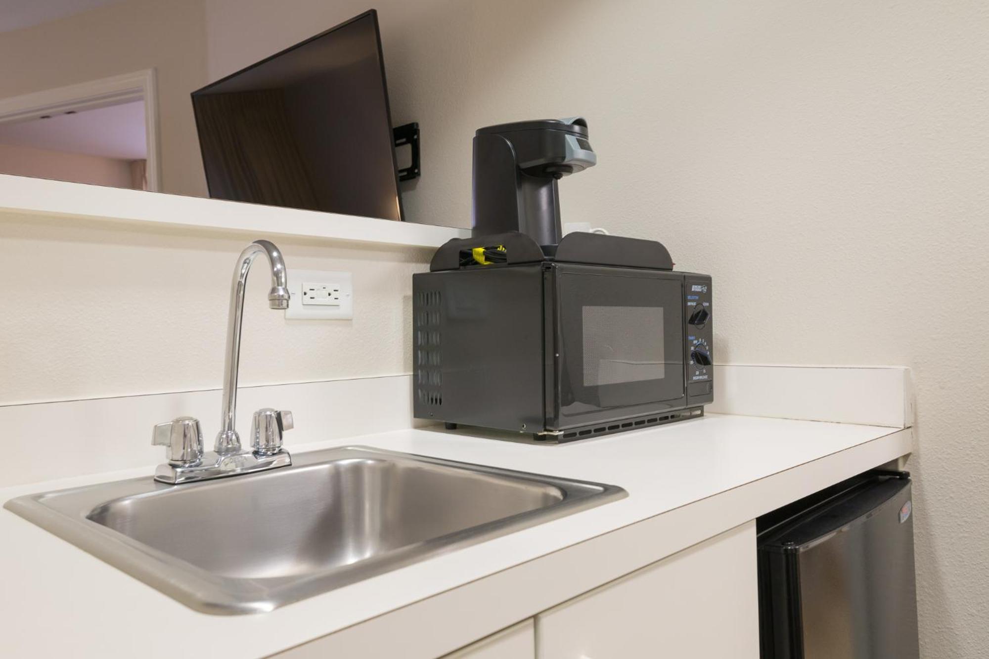 Ashland Hills Hotel & Suites מראה חיצוני תמונה