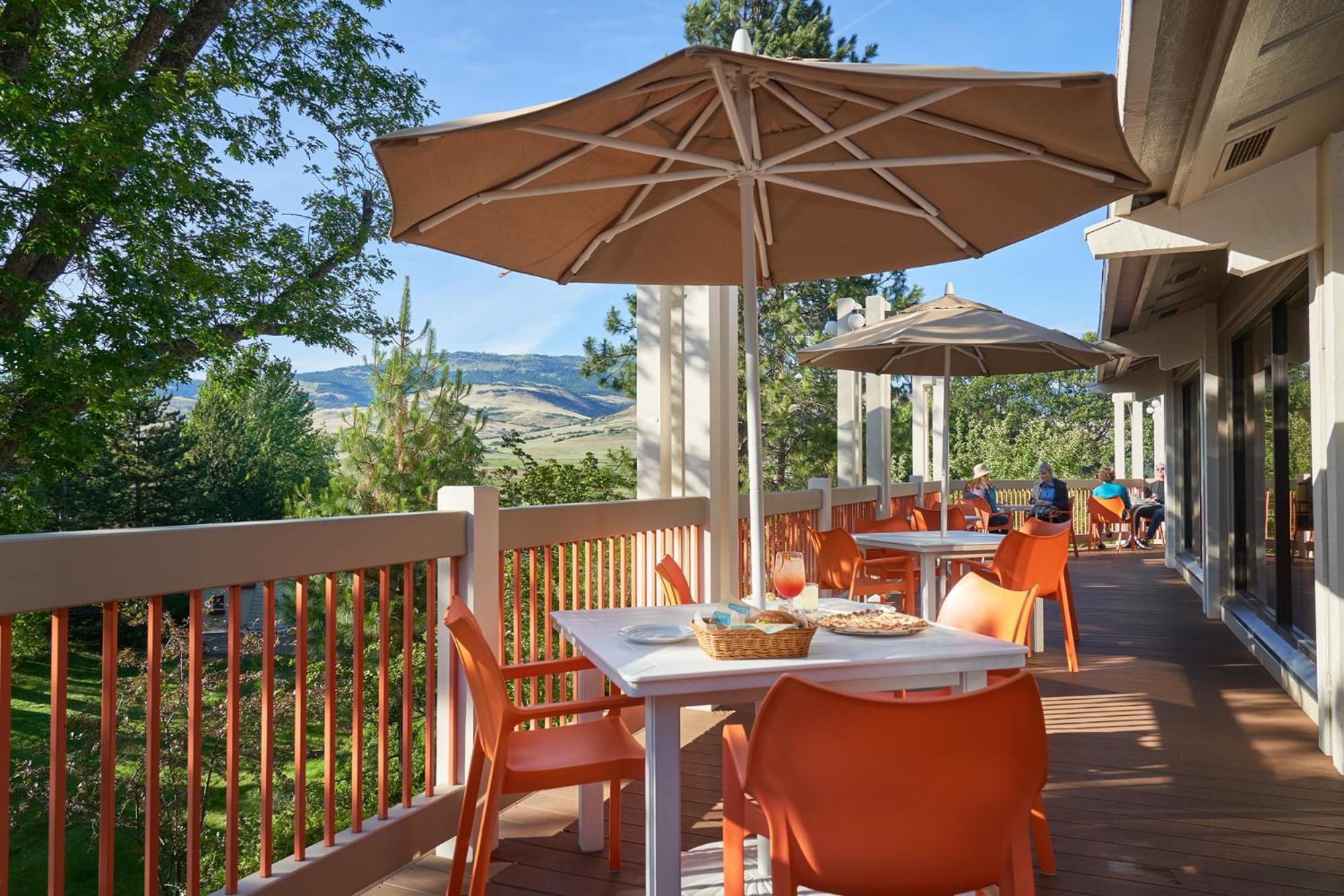 Ashland Hills Hotel & Suites מראה חיצוני תמונה
