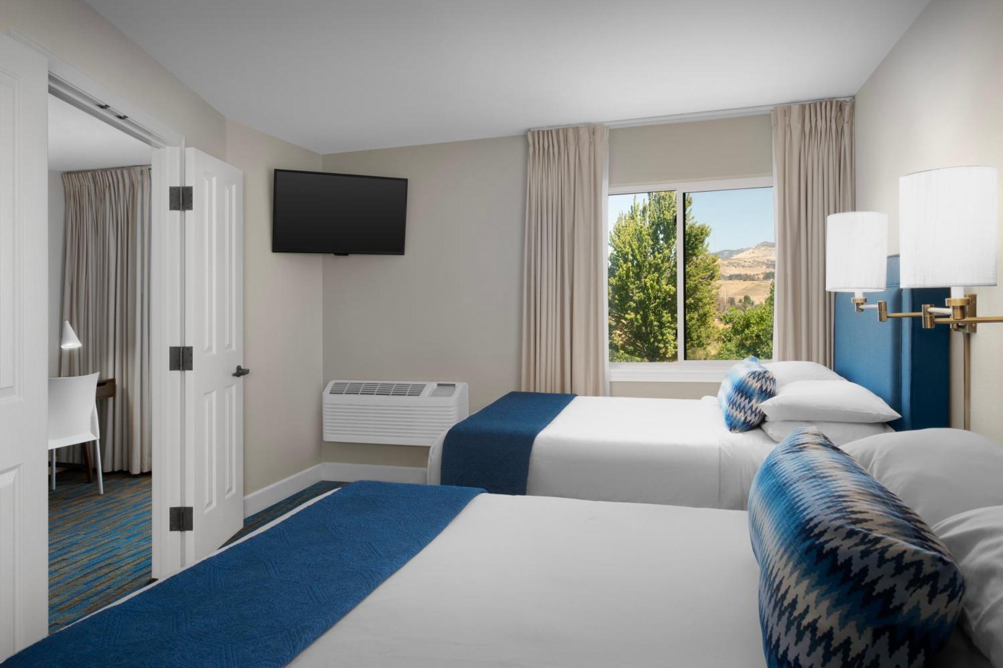 Ashland Hills Hotel & Suites מראה חיצוני תמונה