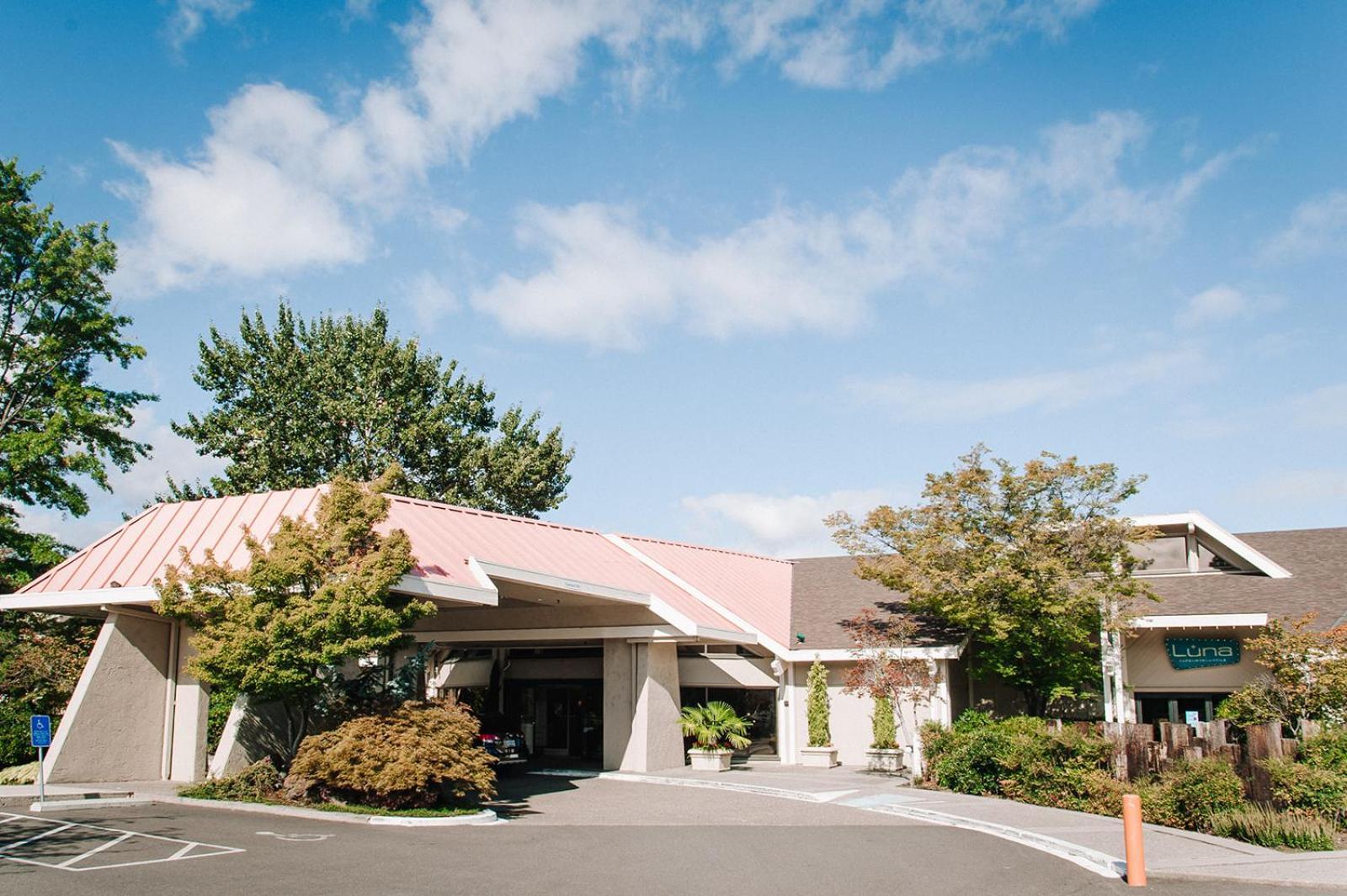 Ashland Hills Hotel & Suites מראה חיצוני תמונה