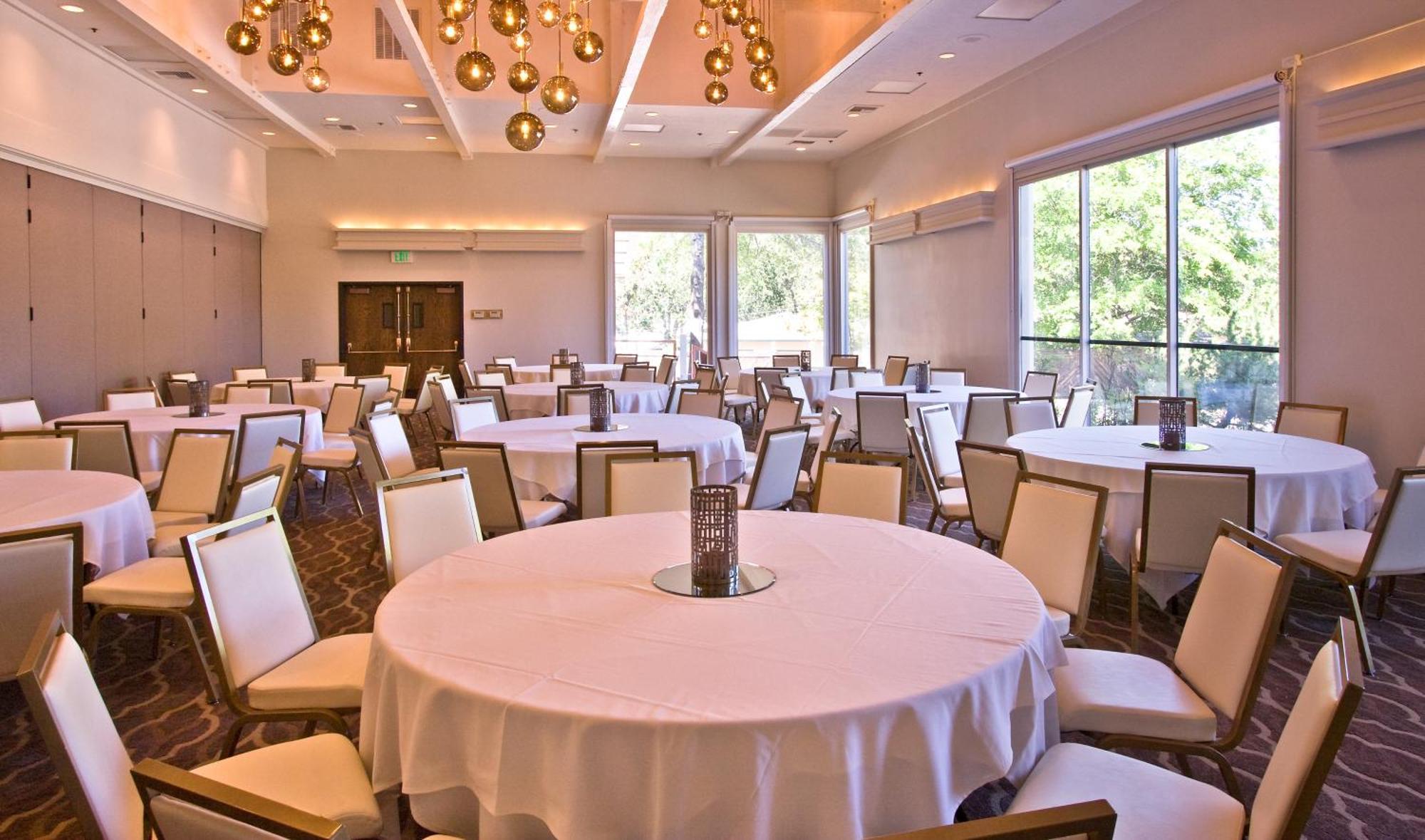 Ashland Hills Hotel & Suites מראה חיצוני תמונה