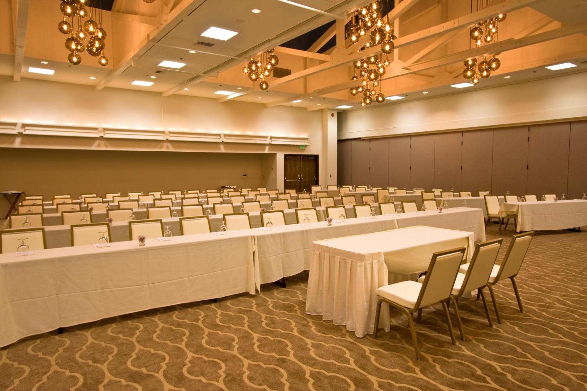 Ashland Hills Hotel & Suites מראה חיצוני תמונה