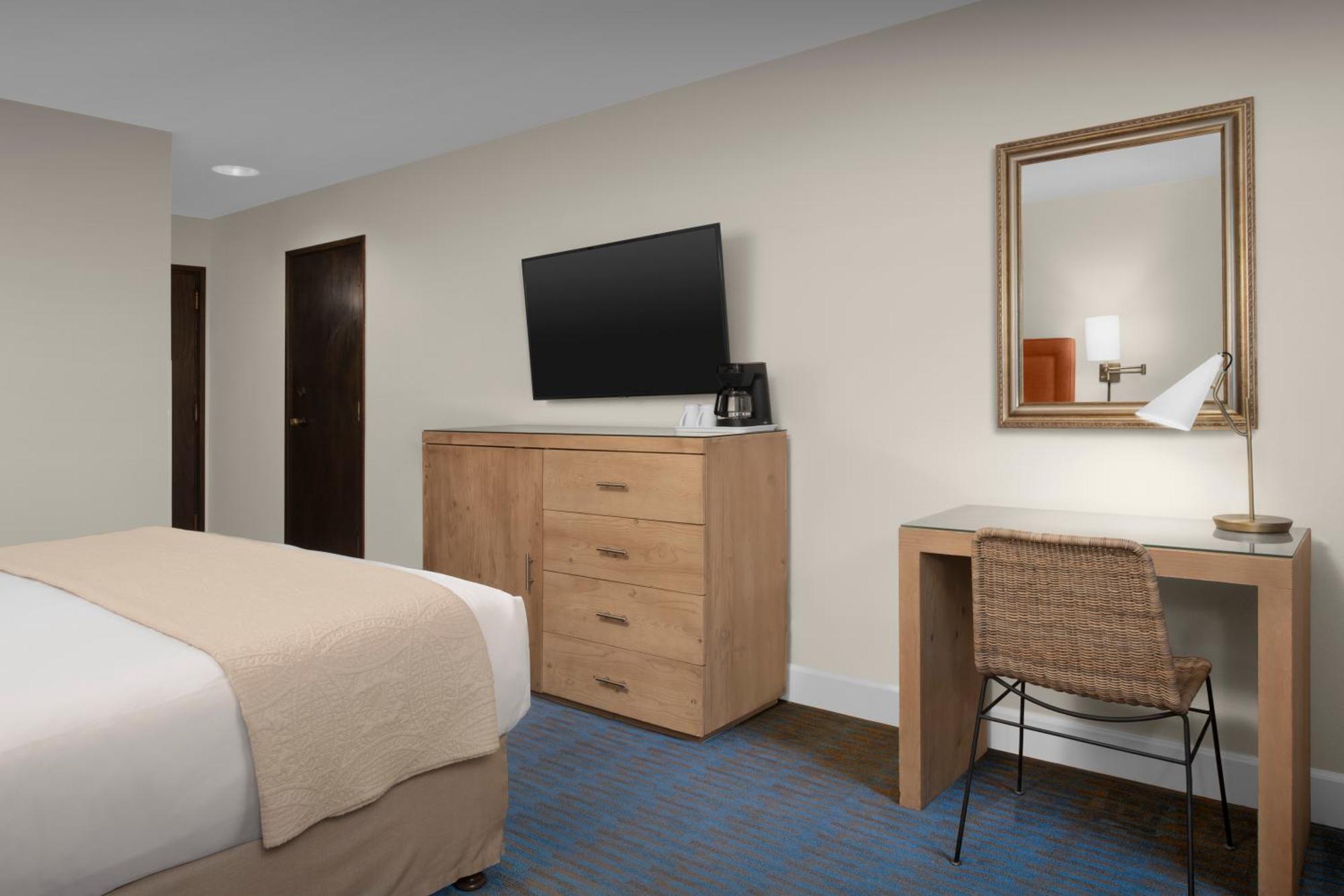 Ashland Hills Hotel & Suites מראה חיצוני תמונה