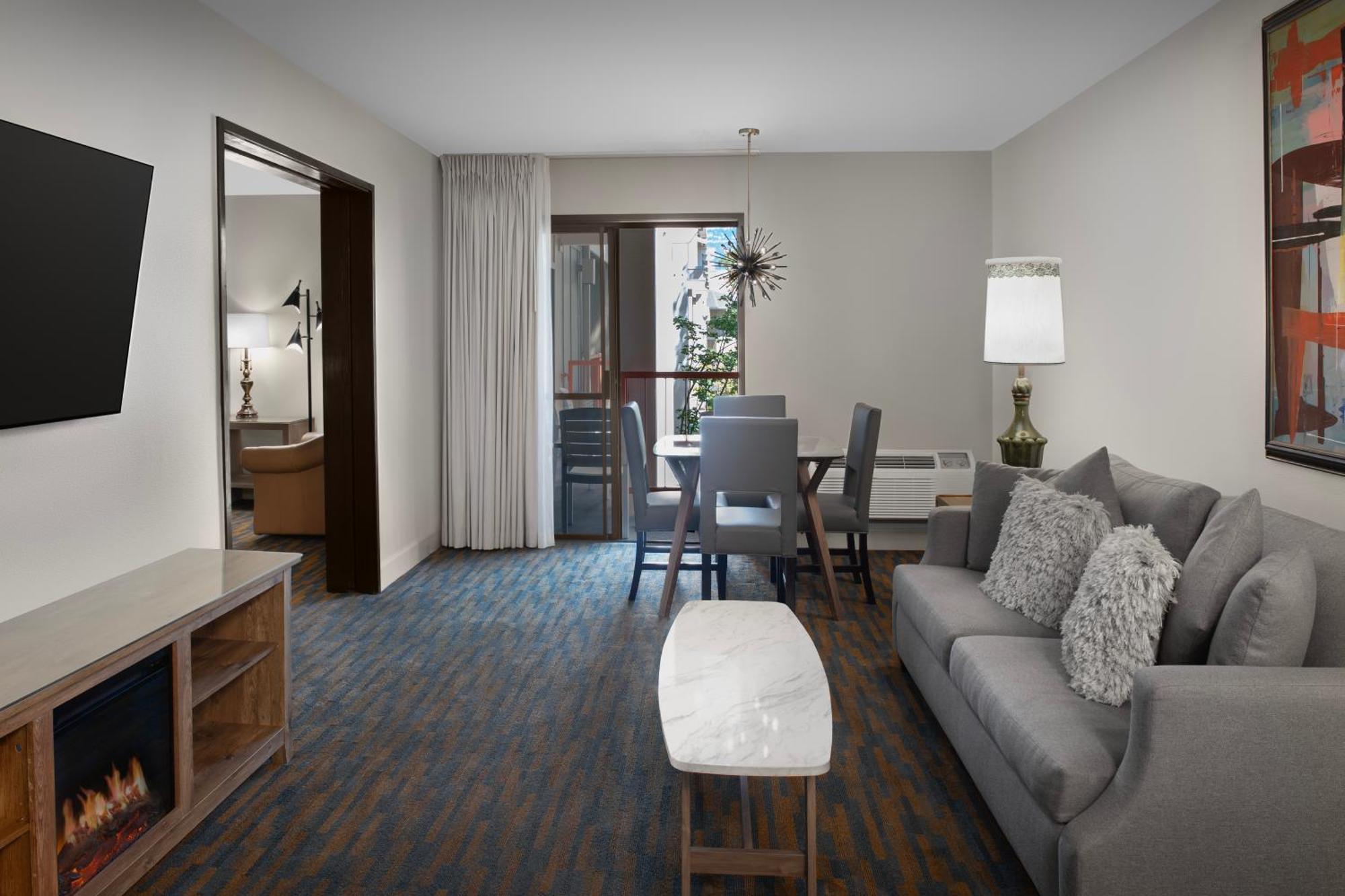 Ashland Hills Hotel & Suites מראה חיצוני תמונה