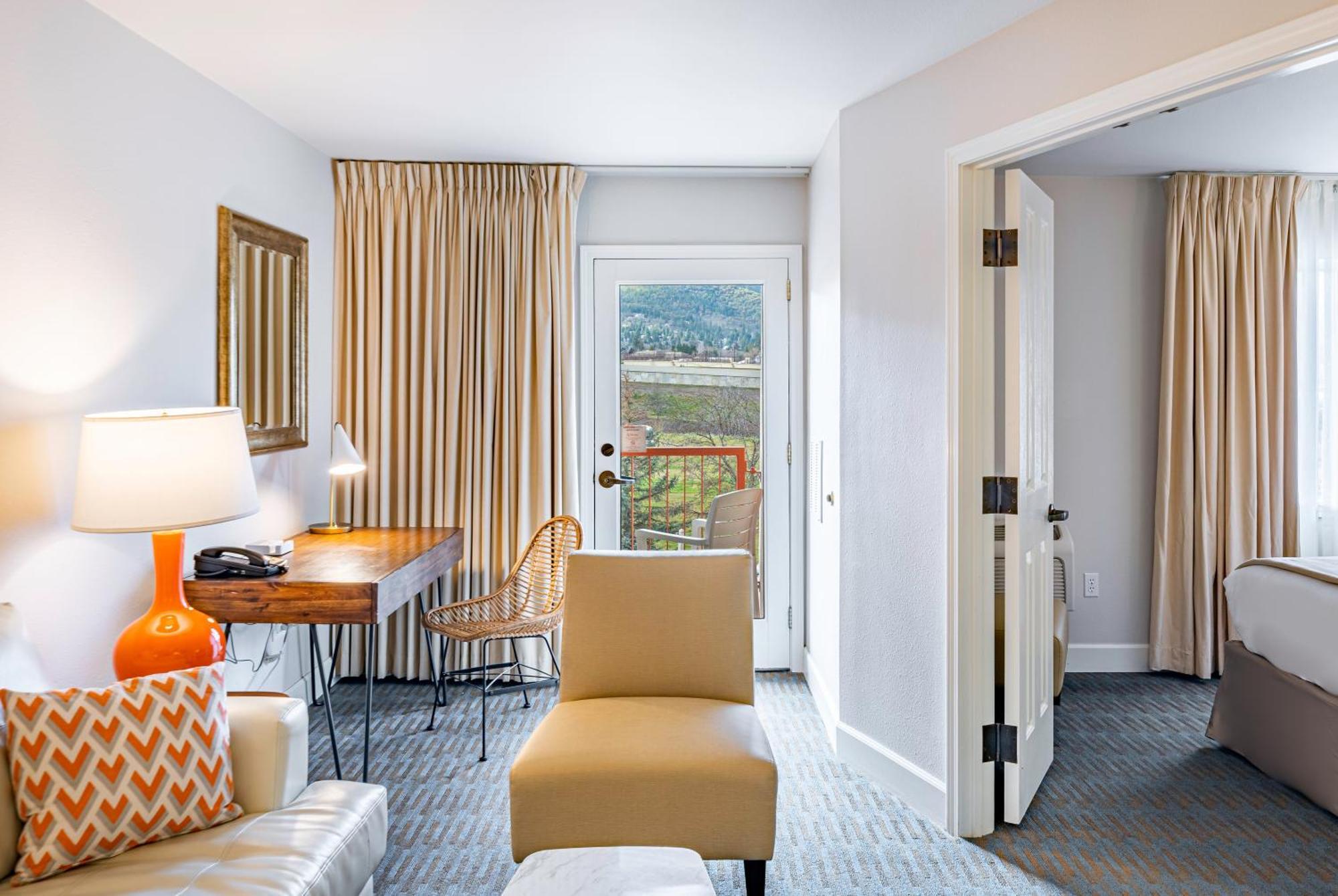 Ashland Hills Hotel & Suites מראה חיצוני תמונה