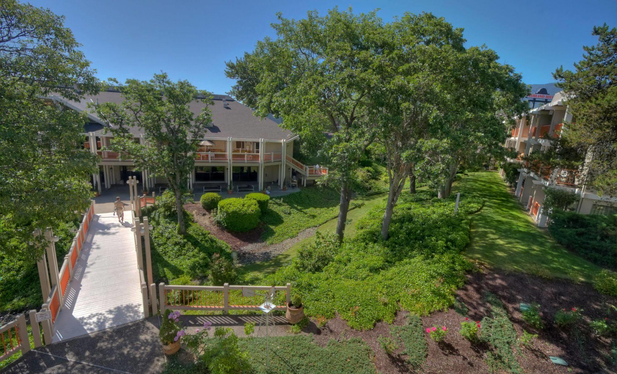 Ashland Hills Hotel & Suites מראה חיצוני תמונה