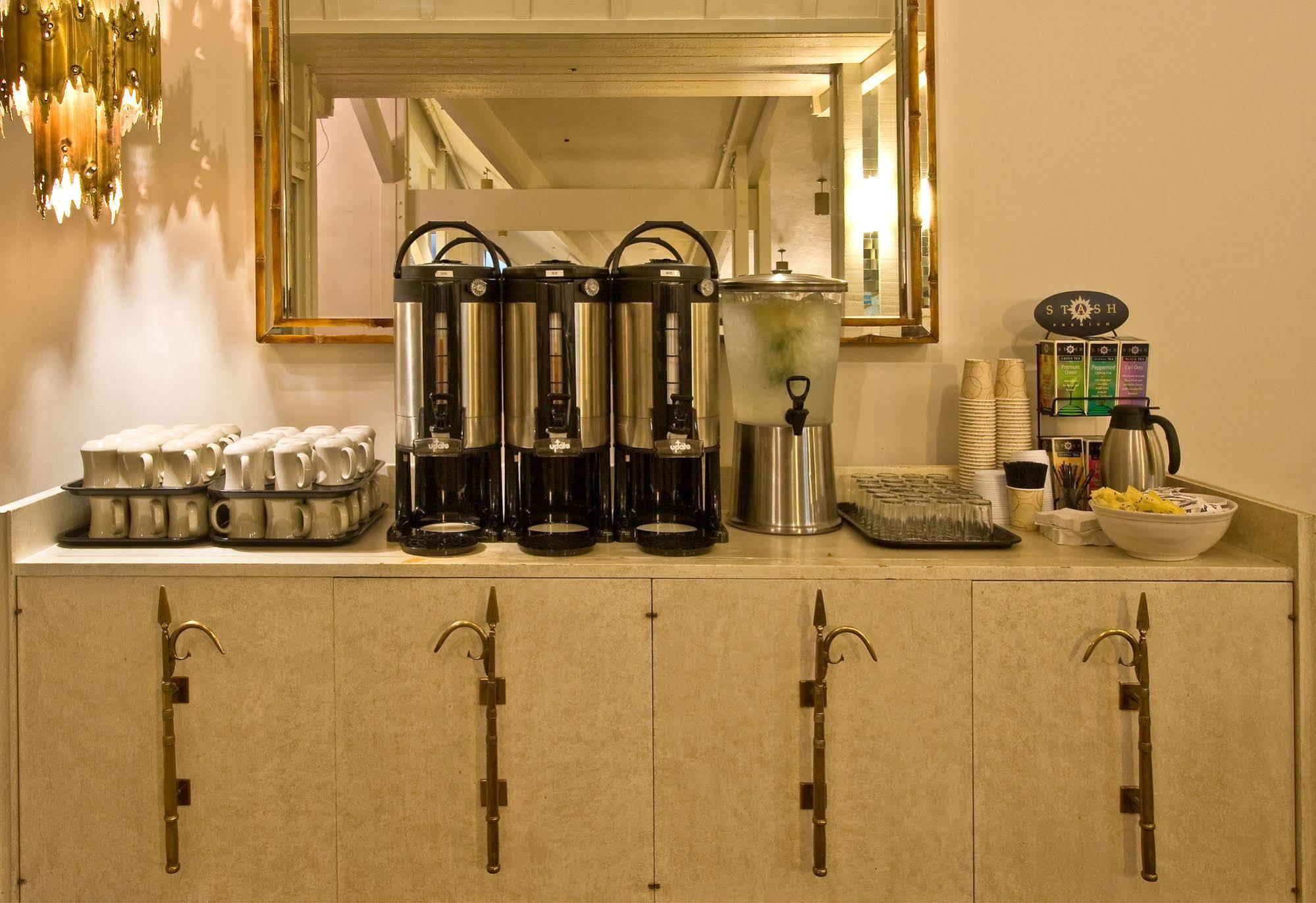 Ashland Hills Hotel & Suites מראה חיצוני תמונה