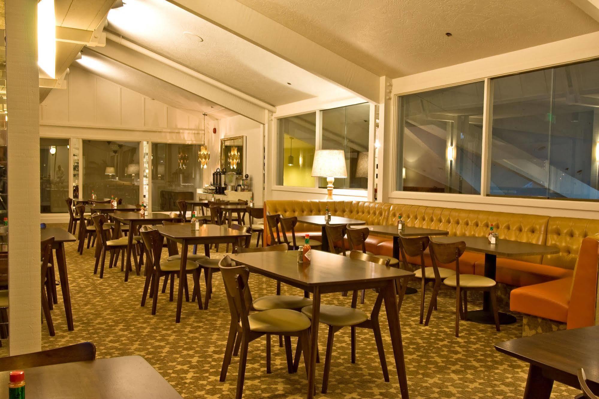 Ashland Hills Hotel & Suites מראה חיצוני תמונה