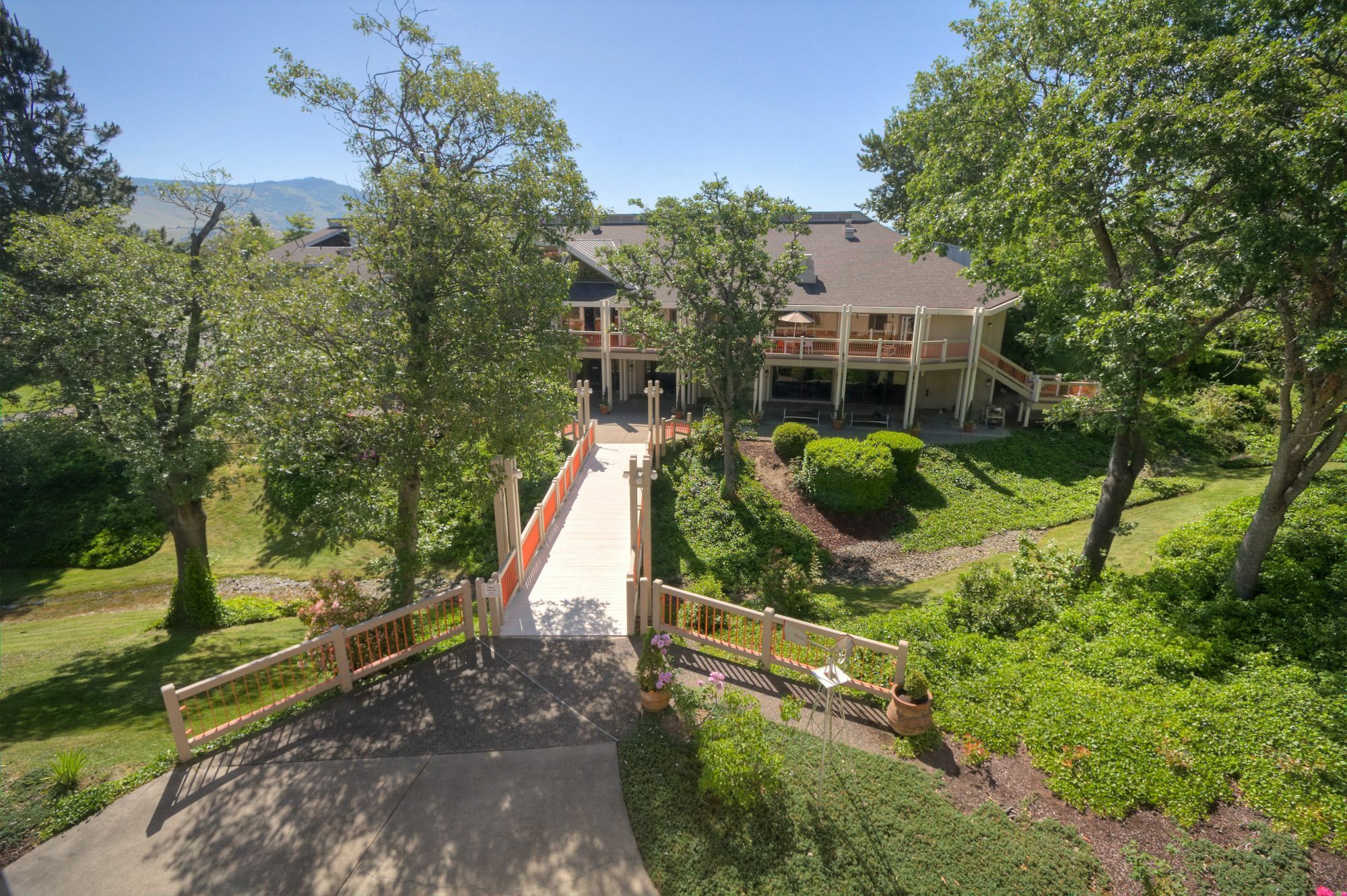 Ashland Hills Hotel & Suites מראה חיצוני תמונה