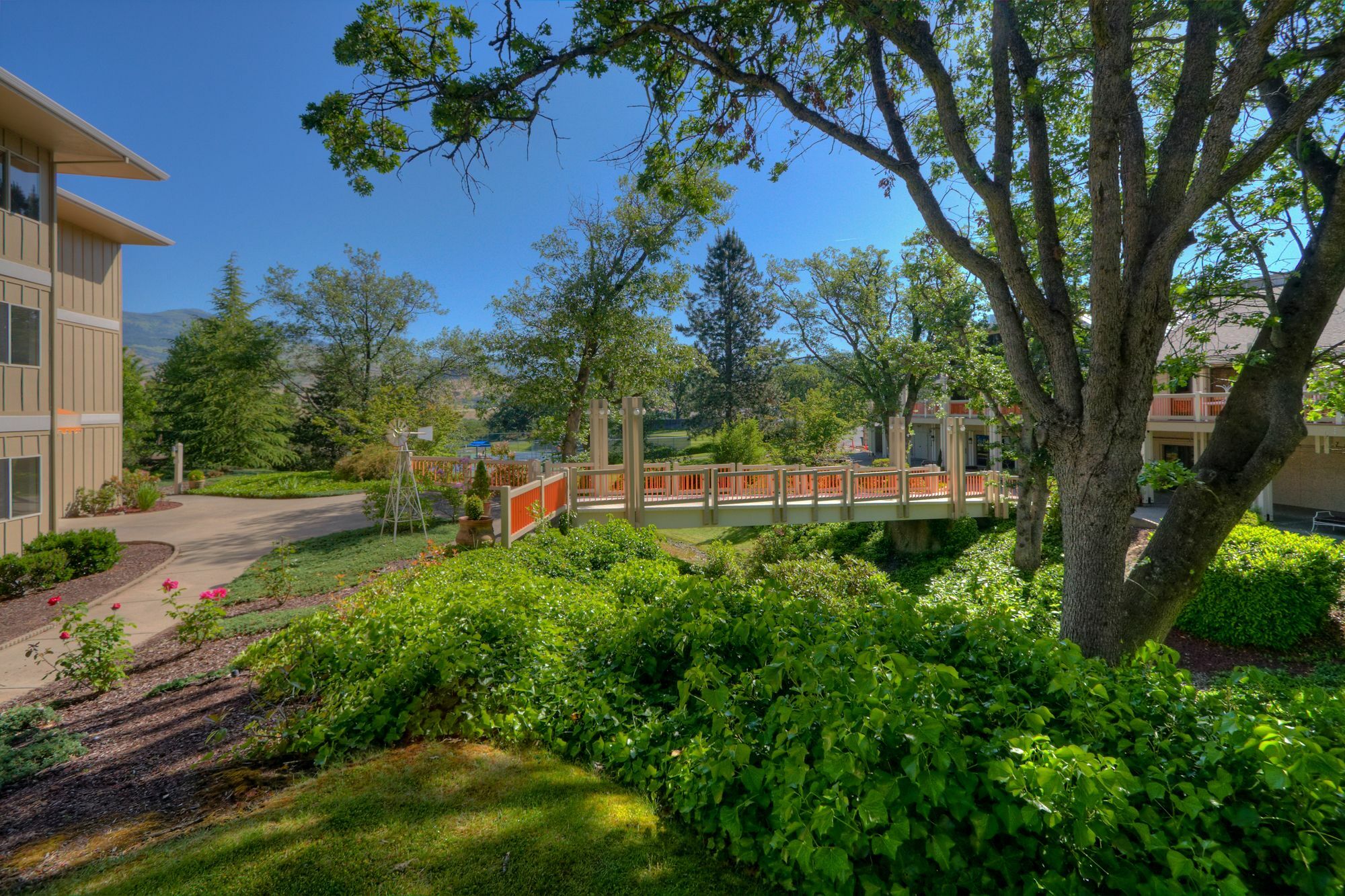 Ashland Hills Hotel & Suites מראה חיצוני תמונה